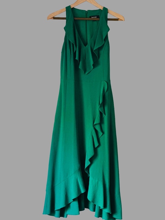 Kensie Dresses & Skirts - Stunning Kelly Green Kensie Dress. PERFECT for a Summer Wedding!